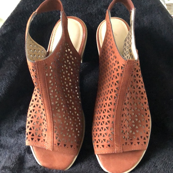 American Eagle Open toed shoes - Picture 2 of 4